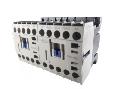 Contactor mini reversibil 16A alimentare bobina la 230V AC 3 poli + 2 contacte normal deschise NO