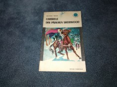 GEOFFREY TREASE - UMBRELE DIN PADUREA SHERWOOD