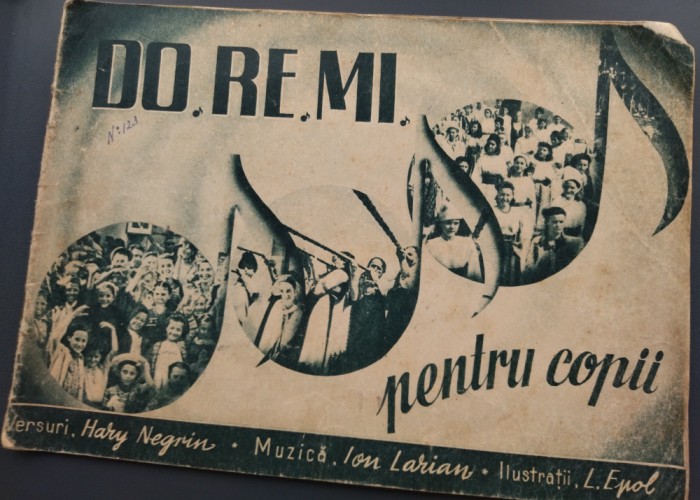 DO RE MI - 14 CANTECE PENTRU COPII (VERSURI HARRY NEGRIN / MUZICA ION LARIAN / ILUSTRATII L. EPOL / FOTO L. TIBOR) [CU PARTITURI/EDITURA DE STAT 1949]