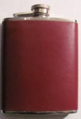 GE - Plosca Recipient mai veche, din inox imbracat in piele, pentru bauturi alcoolice (spirtoase) / nefolosita / H: 13 cm / capacitate: 180 ml