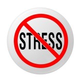 Cumpara ieftin Insigna rotunda No Stress 58 mm, model mesaj anti stres cu simbol interzis rosu