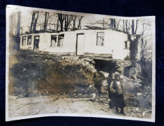 SURPARILE DE PAMANT DE LA DOFTANA , FOTOGRAFIE DE IOSIF BERMAN , GOSPODARIE EVACUATA , DATATA NOIEMBRIE 1940 , PREZINTA PETE SI URME DE UZURA * foto