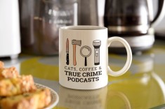 Cana alba personalizata Cats, Coffee &amp; True Crime Podcasts, INOVATIX&reg;. 330ml