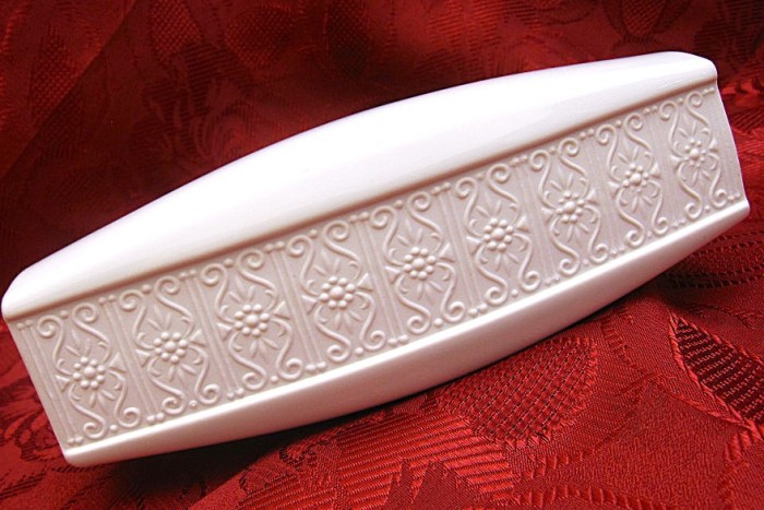 VAZA PORTELAN MAT / BISCUIT EDELSTEIN BAVARIA CU MODEL IN RELIEF 19.5 CM