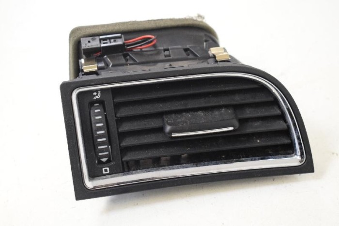 Gura de ventilație planșa de bord SKODA SUPERB II 3T4 2011 OEM: 3T09819702 10605212