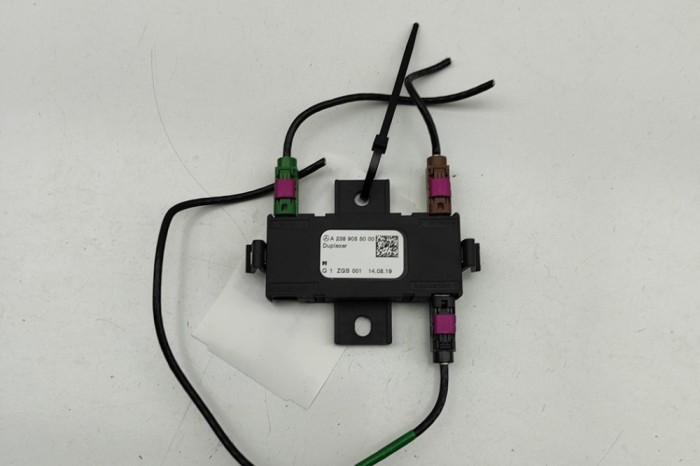 Amplificator de antena MERCEDES-BENZ C Coupe C205 2020 OEM: A2389055000 | 32053539