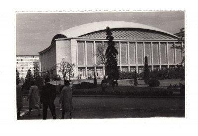 Poza de dimensiunea unei CP Sala Palatului Bucuresti, animata, stare foarte buna foto