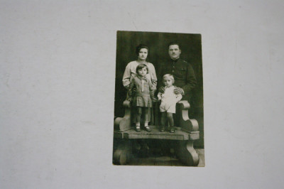 Poza de familie - carte postala - scrisa - interbelica foto