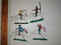 LOT 4 FIGURINE VECHI CALARETI COWBOY SI INDIENI - HONG KONG