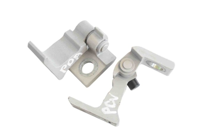 Balama ușă dreapta față VW T-ROC A11 2022 OEM: 8X0831404E 21480742