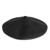 Bereta neagra decorata cu pietre