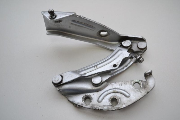 Balama capota dreapta față VW PHAETON 3D_ 2005 OEM: 3D0823302D | 2250583