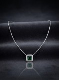 Cumpara ieftin Colier din Argint 925 cu Pandantiv Patrat Zirconiu Verde Smarald E i Halo , Eleganta Regala