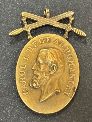 Medalie Bărbăție și Credință CAROL I cu spade foto