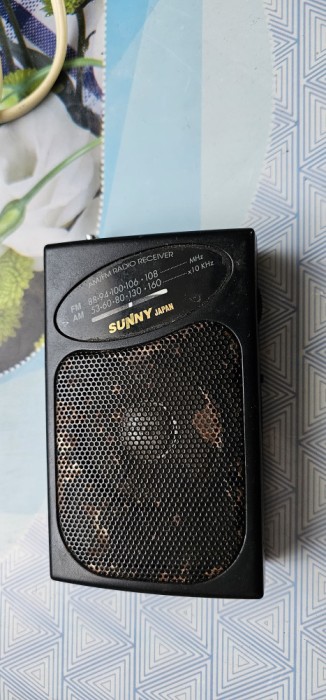 RADIO SUNNY , MADE IN JAPAN , NU FUNCTIONEAZA CUM TREBUIE !!