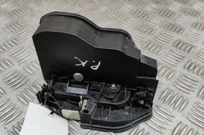 &Icirc;ncuietoare ușă st&acirc;nga față BMW 4 Coupe F32, F82 2018 OEM: 7202145 25389550