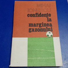 carte Confidente la marginea gazonului de M. Ionescu
