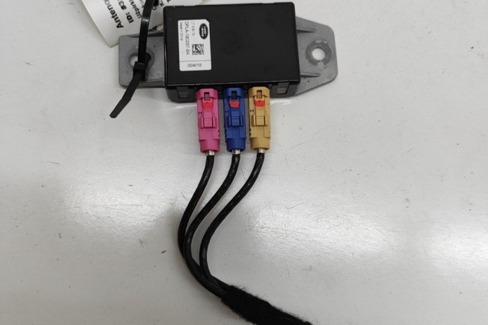 Amplificator de antena JAGUAR I-PACE X590 2018 OEM: DPLA-19C097-BA | 31715570