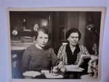 Fotografie dimensiune CP cu 2 femei la Roma