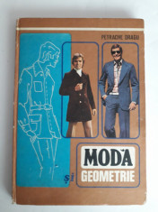 Moda si geometrie - Petrache Dragu / R4 foto