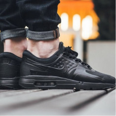 NIKE AIR MAX ZERO ESSENTIAL