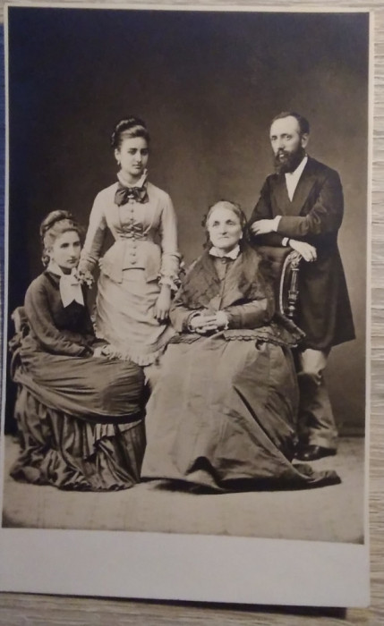 Cp real foto EUGENIU CARADA ȘI FAMILIA SA - cca 1900