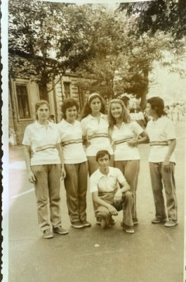 1974 la Defilarea de 23 August, foto originala de grup, cel de jos este hocheistul Ion IONITA, Club STEAUA, jucator in Echipa Nationala a Romaniei foto