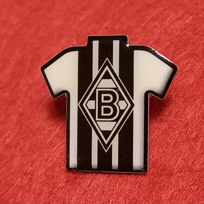Insigna fotbal - Borussia M&ouml;nchengladbach (Germania)-produs nou