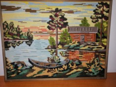 Tablou cusut Goblen vechi inramat lucrat manual peisaj casa lac barca rama lemn fara sticla 54.5x41.5