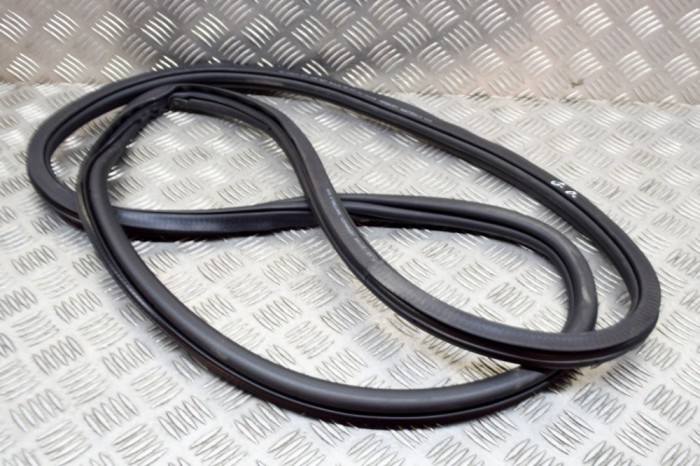 Garnitura ușă dreapta spate VW GOLF VII 5G1, BQ1, BE1, BE2 2019 OEM: 5G6867914B | 13787308