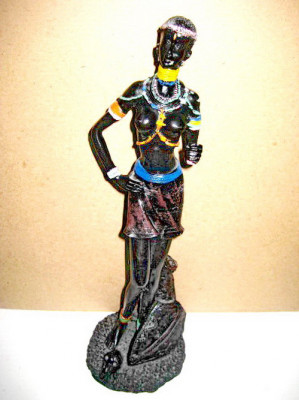 7804-Statuieta Femeie razboinica Africa rasina stare buna. foto