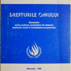 Drepturile omului. Documentar pentru predarea cunostintelor din domeniul drepturilor omului in invatamantul preuniversitar