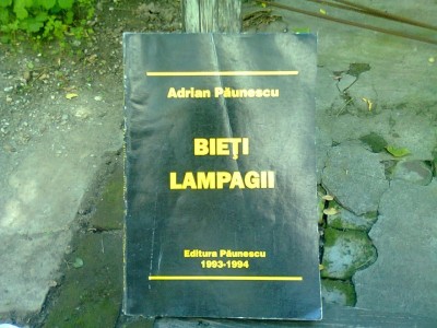 BIETI LAMPAGII - ADRIAN PAUNESCU foto