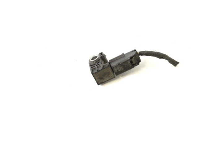 Senzor de impact st&acirc;nga spate FORD FIESTA VI 2016 OEM: FR31-14B006-AA | 14468070