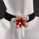 Choker model floare sidef alb si sticla rosie 30cm