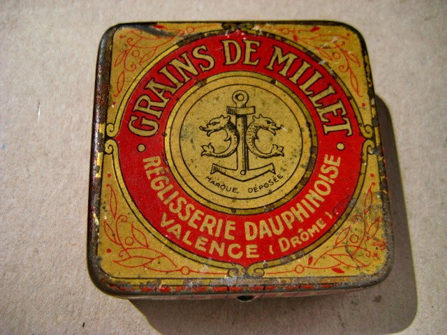 A677-Cutie veche GRAINS DE MILLET boabe antitabac pentru fumatori lemn dulce.