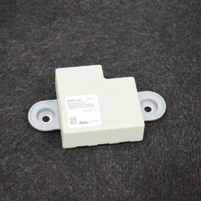 Amplificator de antena BMW 6 Coupe F13 2011 OEM: 6935024 2675447