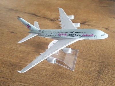 Macheta metalica de avion Qatar Airways| Decoratie| Perfect pt cadou foto