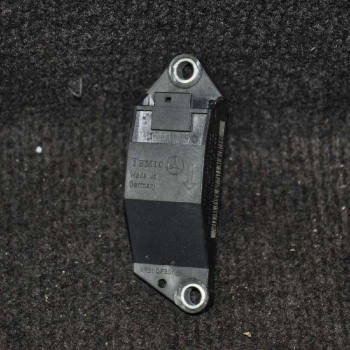 Senzor de impact dreapta spate MERCEDES-BENZ E W211 2006 OEM: A0018209326 2104655