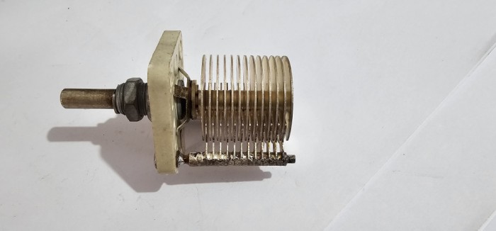 CONDENSATOR VARIABIL , RADIO