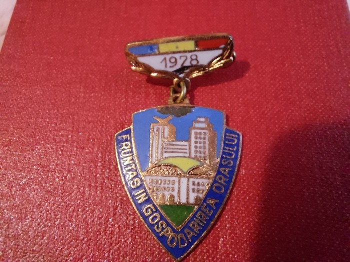 Insigna fruntas in gospodarirea orasului 1978 R.S.R.