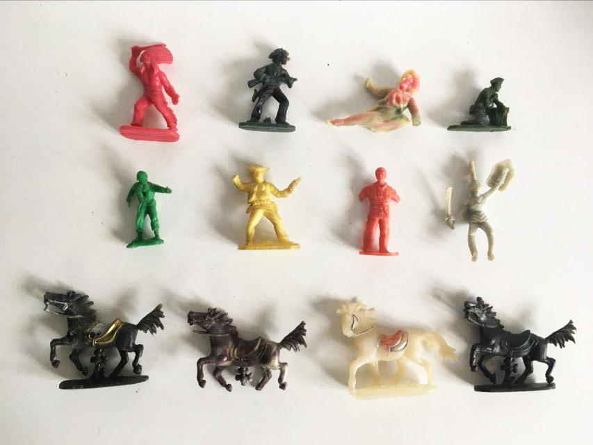 Lot 12 figurine romanesti indieni cowboy soldati cai, anii 80, jucarie  colectie | arhiva Okazii.ro