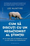 Cum sa discuti cu un negationist al stiintei. De ce cred unii ca Pamantul e plat si alte teorii ale conspiratiei