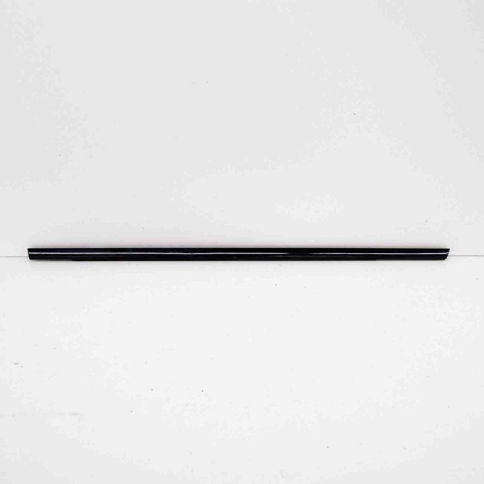 Chedar geam ușă dreapta spate AUDI Q3 F3 2019 OEM: 83A839476A