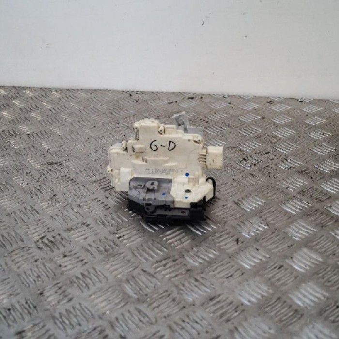 AUDI Q7 4L 2011 OEM: 3C4839016C SKU: 2410650