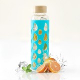 Cumpara ieftin Sticla borosilicata Koken 550ml cu capac bambus, husa silicon antiderapanta, rezistenta la rece/fierbinte, pentru apă/suc/ceai/cafea, 23x6 cm, Turcoaz