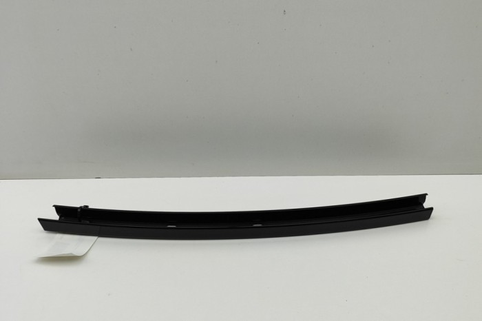 Ornament vertical ușă dreapta spate BMW 3 G20, G28 2024 OEM: 7465142 30740236