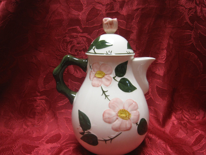 CEAINIC CAFETIERA PORTELAN VILLEROY&amp;BOCH MODEL WILD ROSE DECOR TRANDAFIRI 24 CM