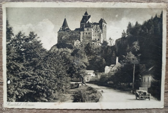Castelul Bran automobil de epoca// CP