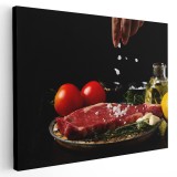 Tablou preparare friptura vita, rosu, negru 1719 Tablou canvas pe panza CU RAMA 50x70 cm